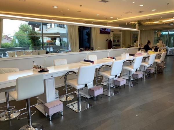 Готовый бизнес!  Продается действующий салон красоты площадью 196 м2,  д.  Жуковка,  ТЦ Жуковка Плаза — фото 5